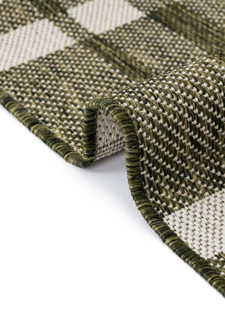 9' x 12' Easy-Clean Checkered Indoor / Outdoor Rug