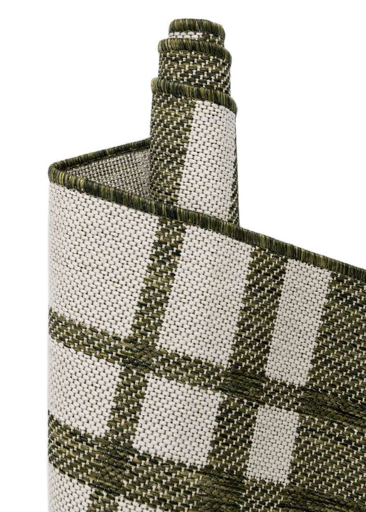 9' x 12' Easy-Clean Checkered Indoor / Outdoor Rug