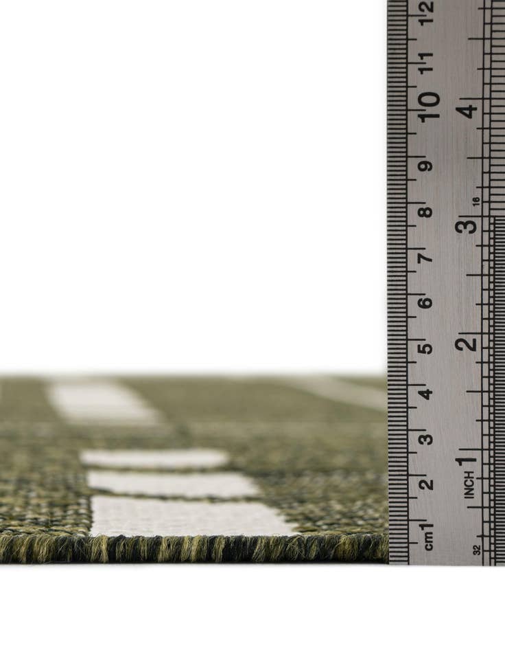Detail image of 4' x 6' Easy-Clean Checkered Indoor / Outdoor Rug