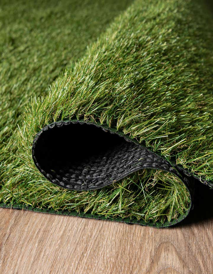 5' x 8' Easy-Clean Grass Indoor / Outdoor Rug