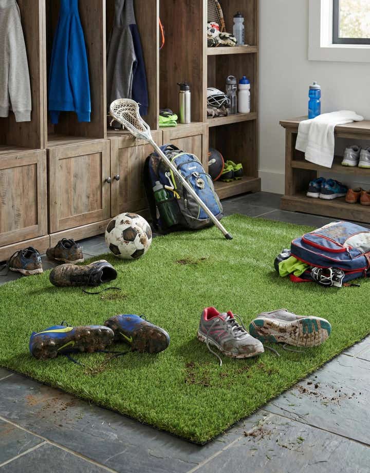 5' x 8' Easy-Clean Grass Indoor / Outdoor Rug