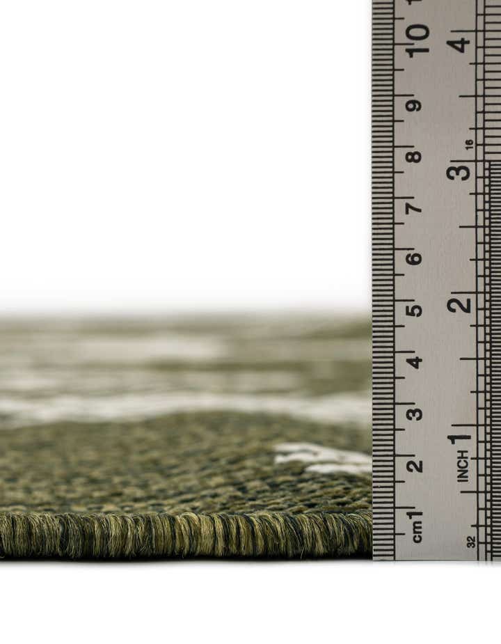 9' x 12' Easy-Clean Holiday Indoor / Outdoor Rug