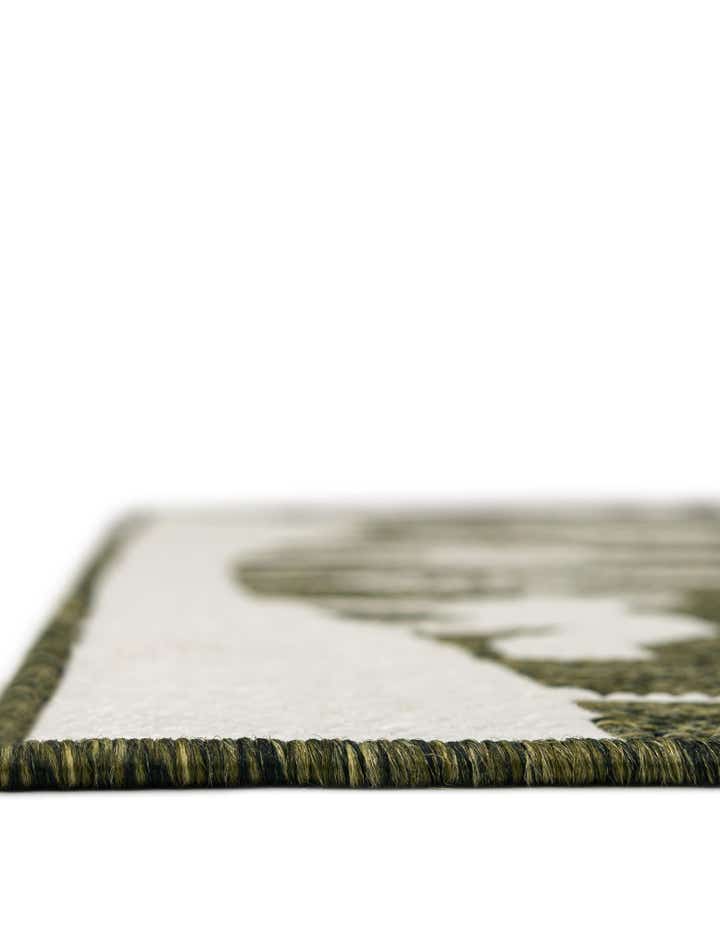 9' x 12' Easy-Clean Holiday Indoor / Outdoor Rug