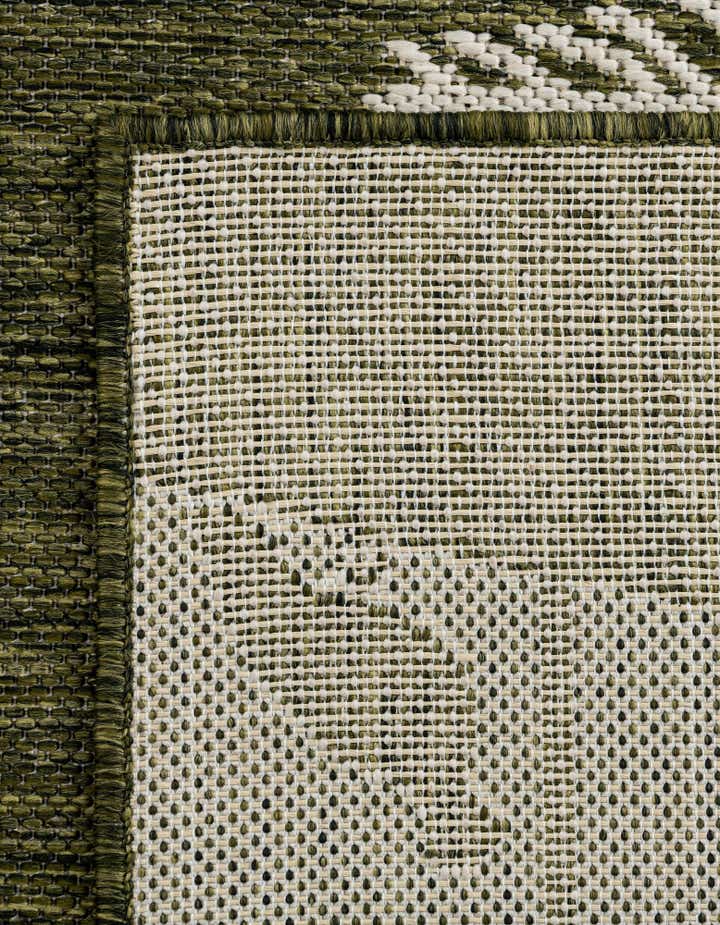 9' x 12' Easy-Clean Holiday Indoor / Outdoor Rug