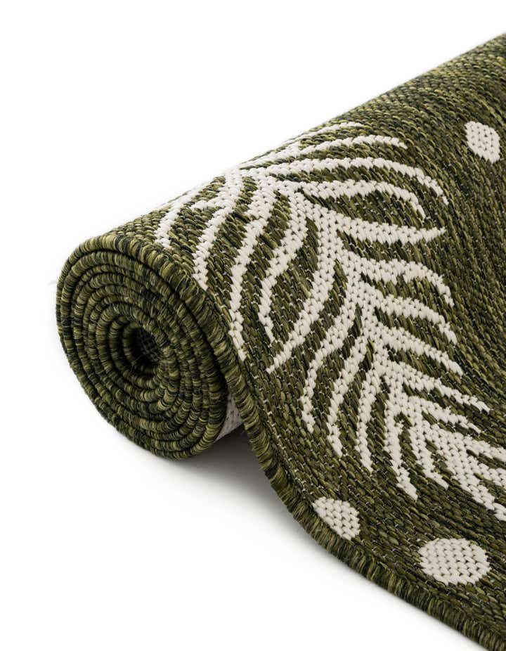 9' x 12' Easy-Clean Holiday Indoor / Outdoor Rug