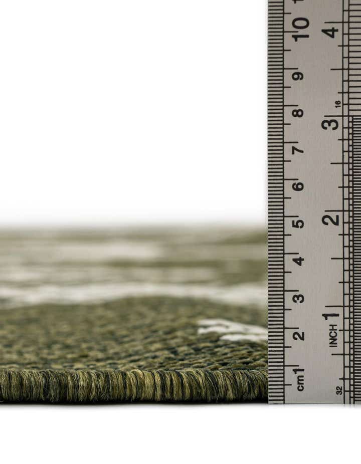 9' x 12' Easy-Clean Holiday Indoor / Outdoor Rug