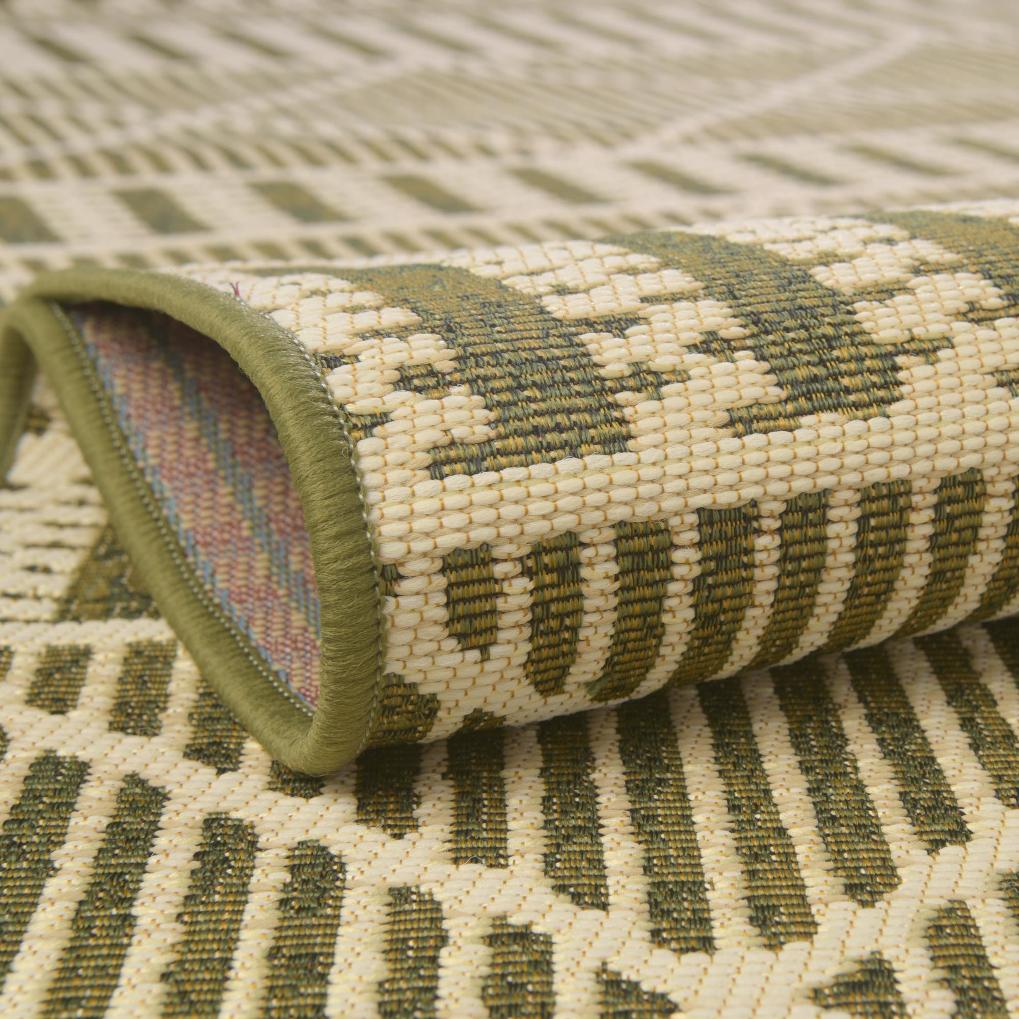 4' x 6' Easy-Clean Lattice Indoor / Outdoor Rug