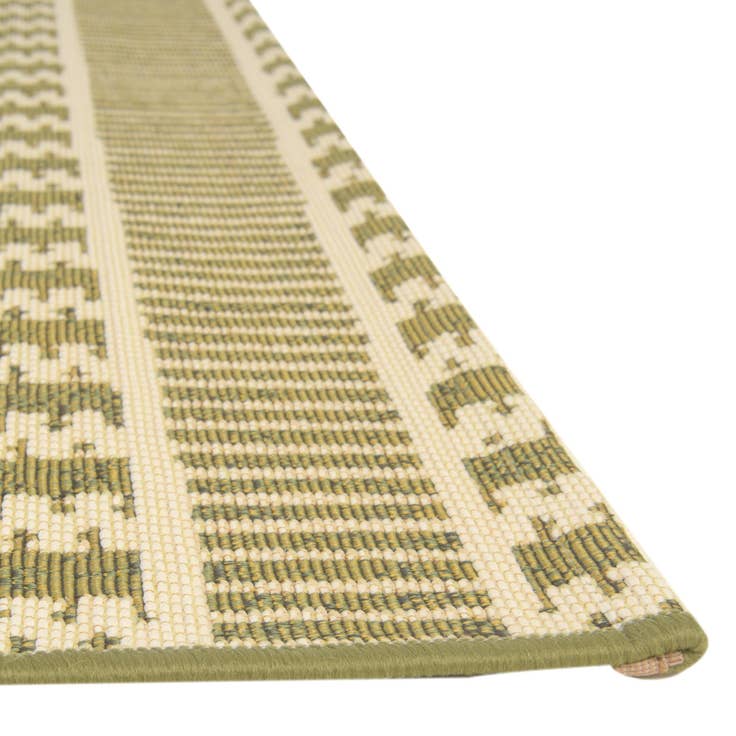 Detail image of 5' 3 x 8' Easy-Clean Lattice Indoor / Outdoor Rug
