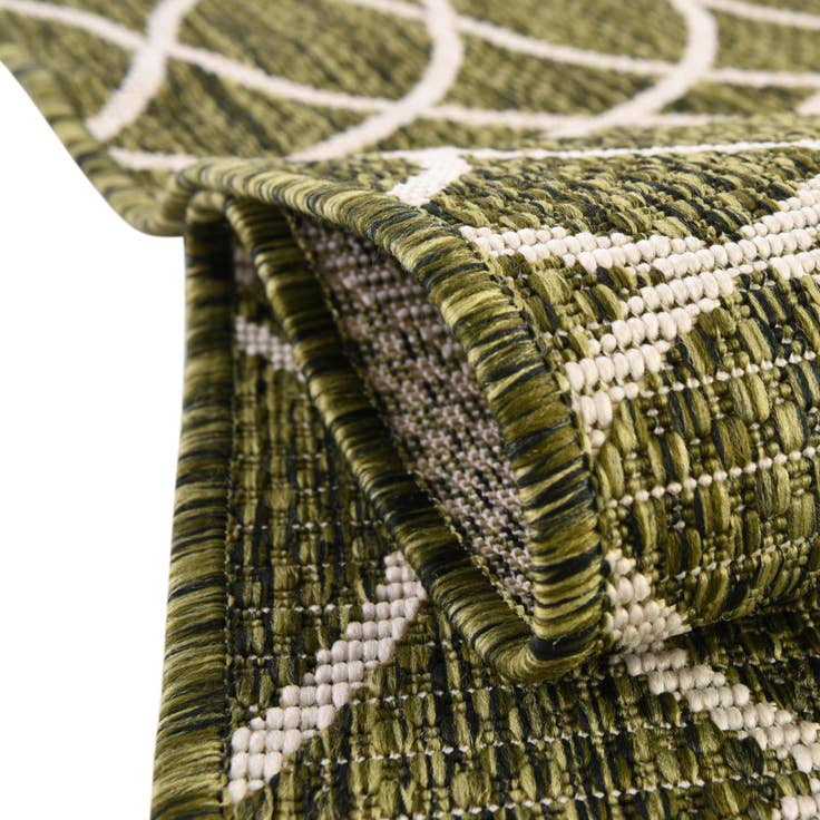 Detail image of 10' x 14' Easy-Clean Lattice Indoor / Outdoor Rug