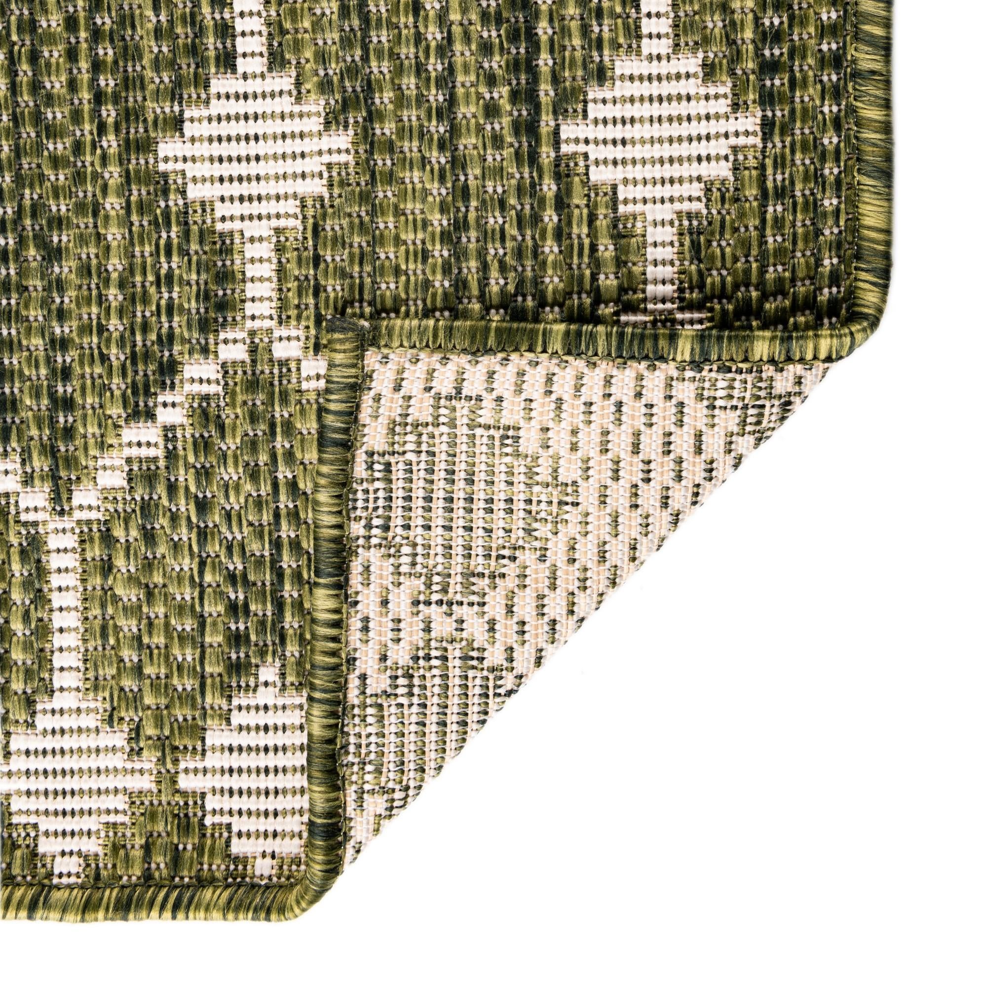 5' 3 x 8' Easy-Clean Lattice Indoor / Outdoor Rug