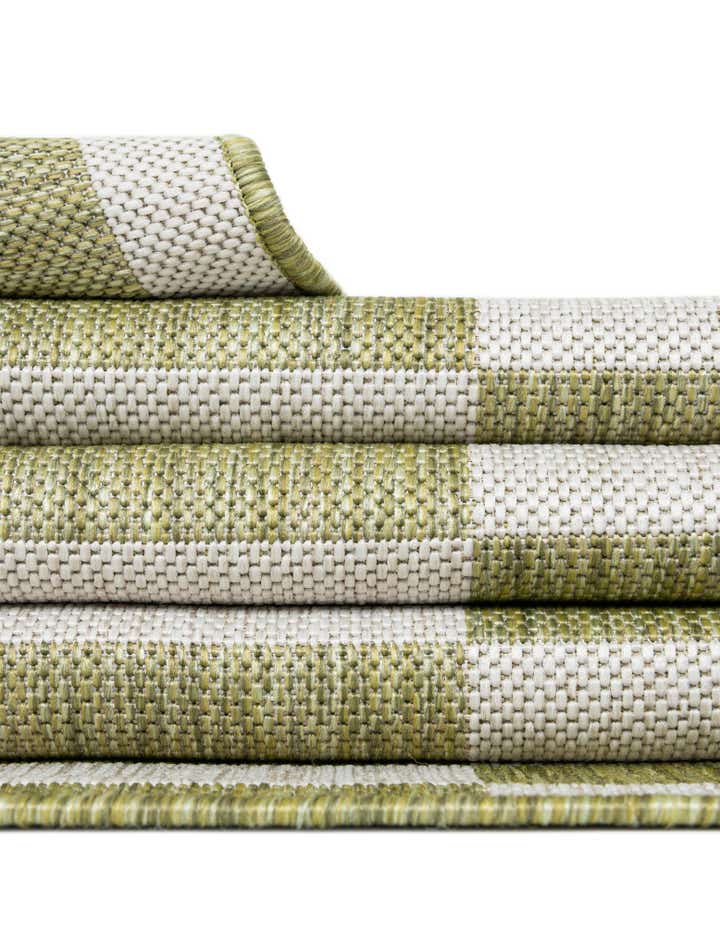 7' 10 x 11' Easy-Clean Ribbon Indoor / Outdoor Rug