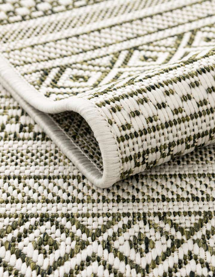 7' x 10' Easy-Clean Ribbon Indoor / Outdoor Rug