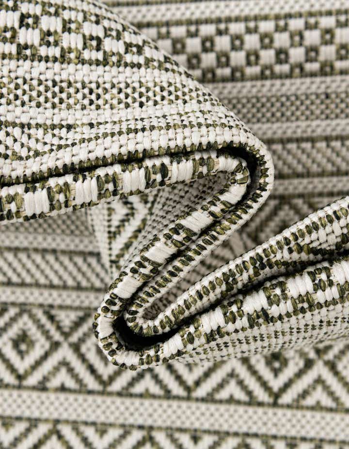 2' x 3' Easy-Clean Ribbon Indoor / Outdoor Rug