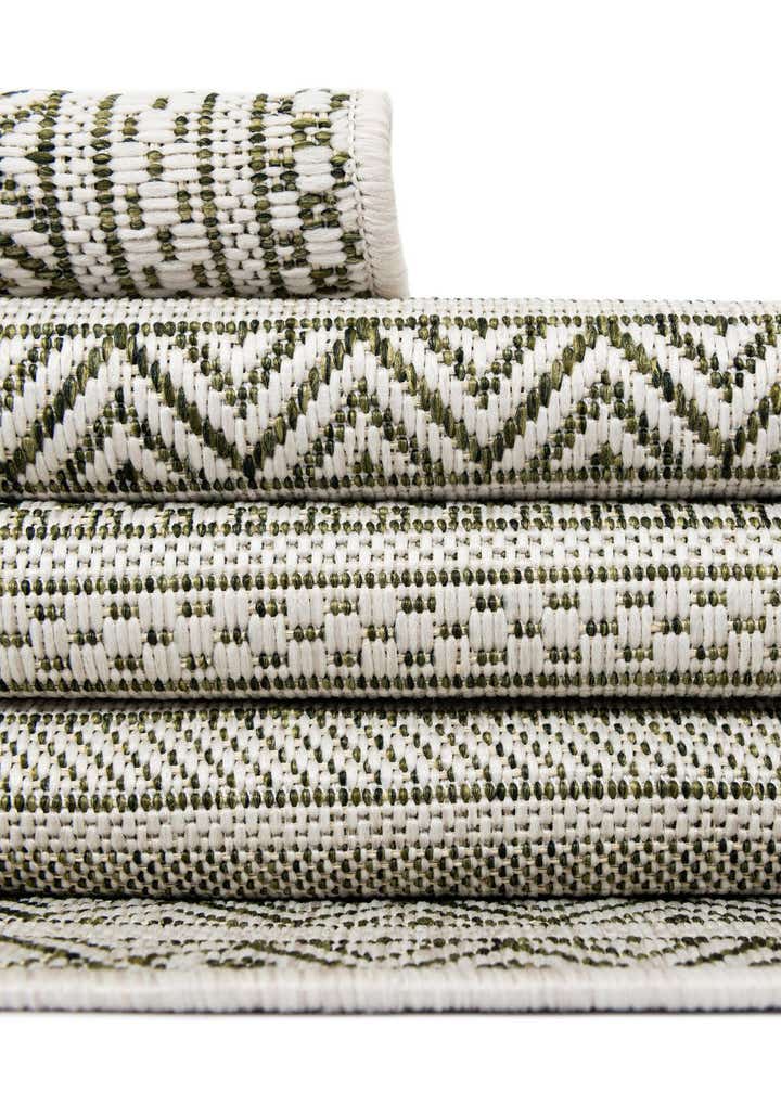 2' x 3' Easy-Clean Ribbon Indoor / Outdoor Rug