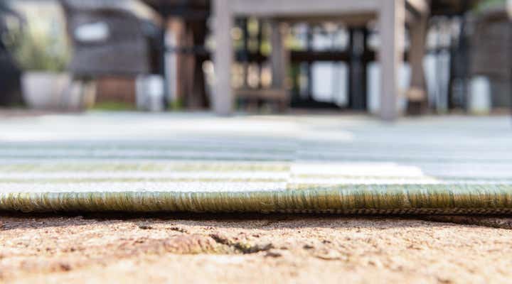 4' x 6' Easy-Clean Striped Indoor / Outdoor Rug