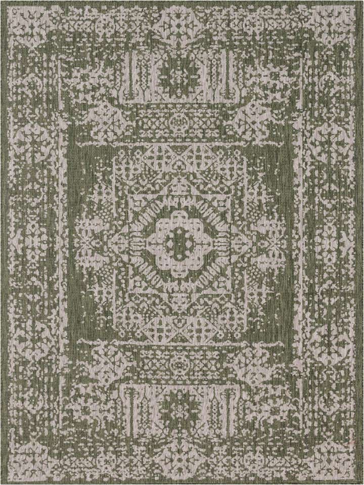 9' x 12' Easy-Clean Traditional Indoor / Outdoor Rug