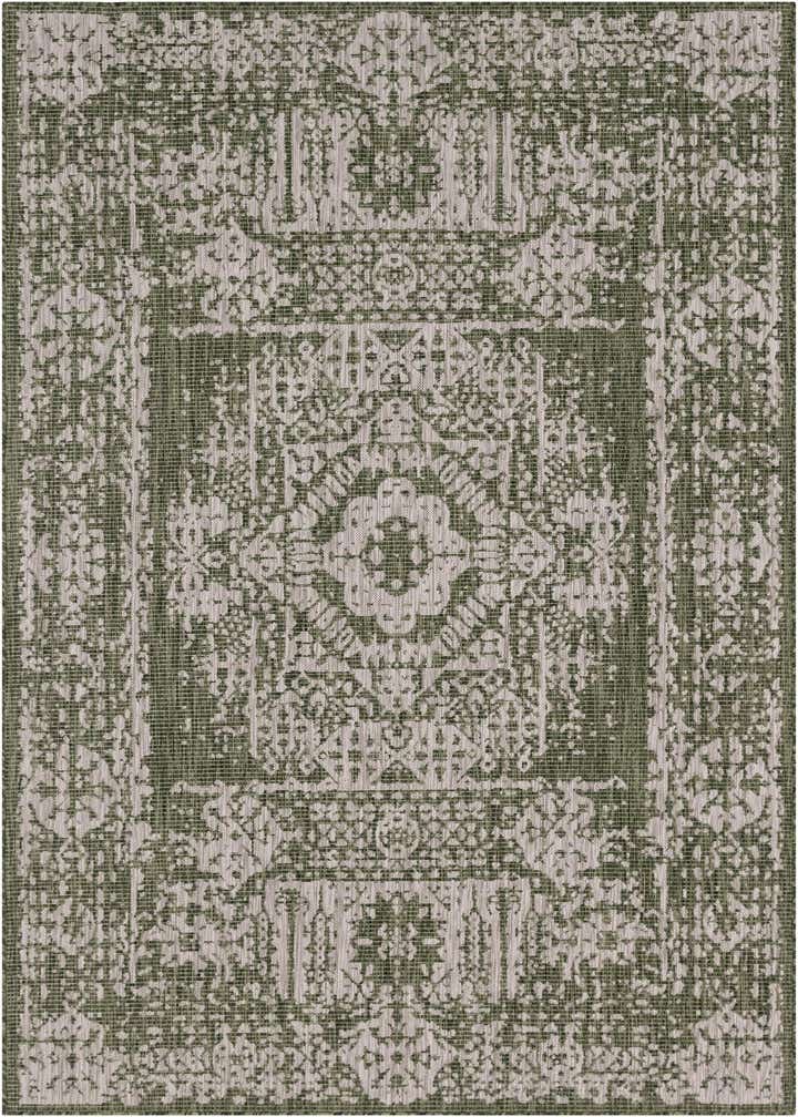 6' x 9' Easy-Clean Traditional Indoor / Outdoor Rug