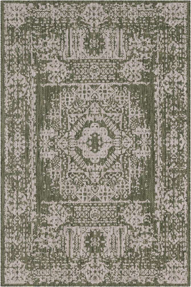 6' x 9' Easy-Clean Traditional Indoor / Outdoor Rug