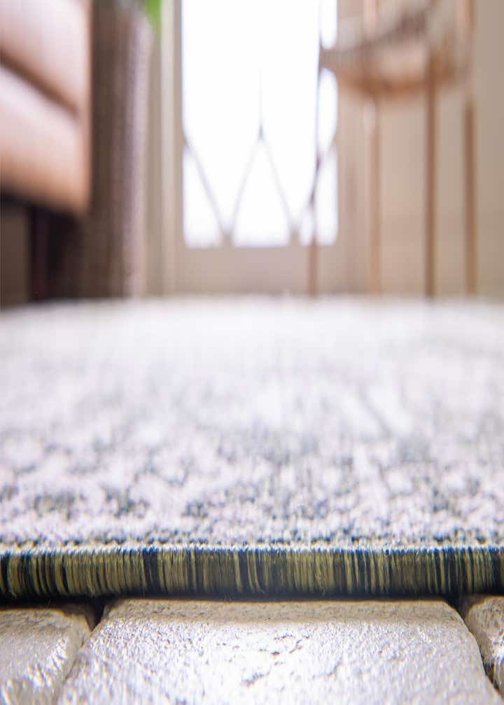 10' x 13' Easy-Clean Traditional Indoor / Outdoor Rug