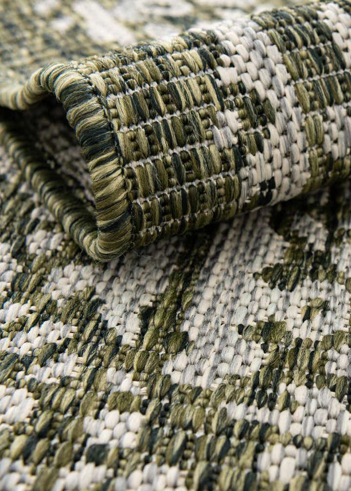 10' x 13' Easy-Clean Traditional Indoor / Outdoor Rug