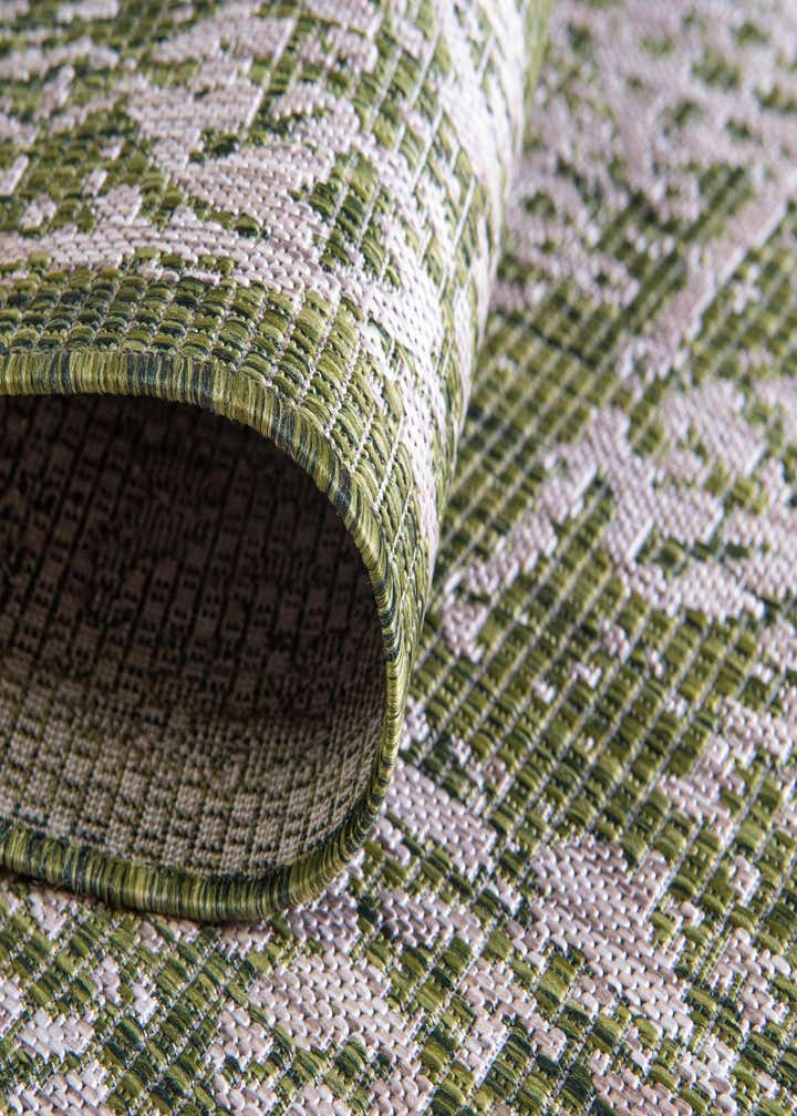 10' x 13' Easy-Clean Traditional Indoor / Outdoor Rug