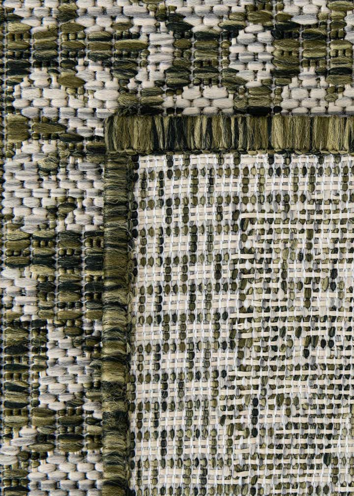 10' x 13' Easy-Clean Traditional Indoor / Outdoor Rug