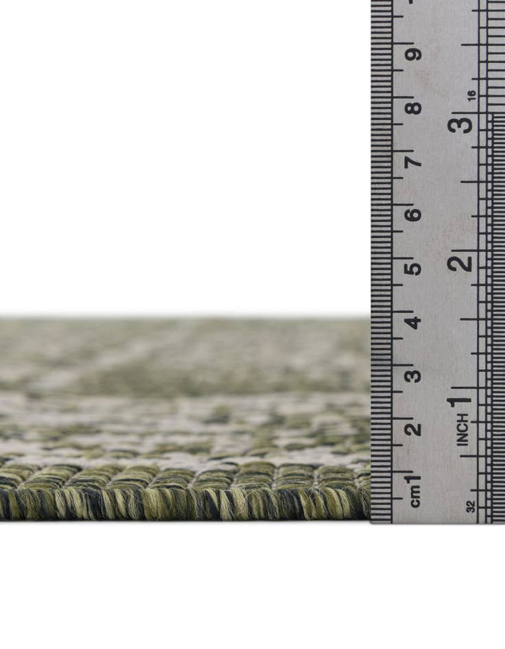 Detail image of 7' x 10'  Washable Traditional Indoor / Outdoor Rug