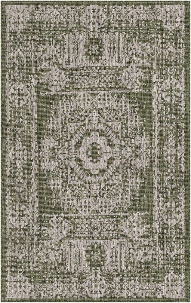 5' 3 x 8' Easy-Clean Traditional Indoor / Outdoor Rug
