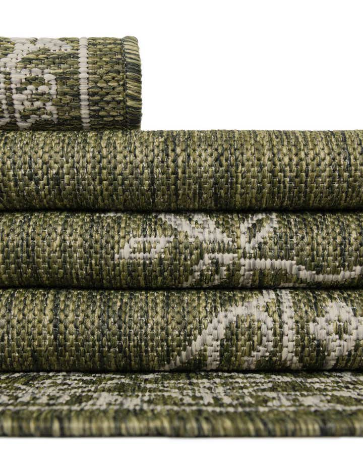 10' x 14' Easy-Clean Traditional Indoor / Outdoor Rug