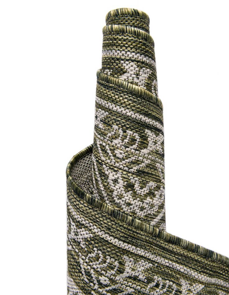 Detail image of 7' x 10'  Washable Traditional Indoor / Outdoor Rug