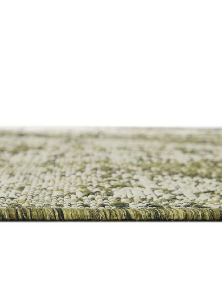 5' 3 x 8' Easy-Clean Traditional Indoor / Outdoor Rug