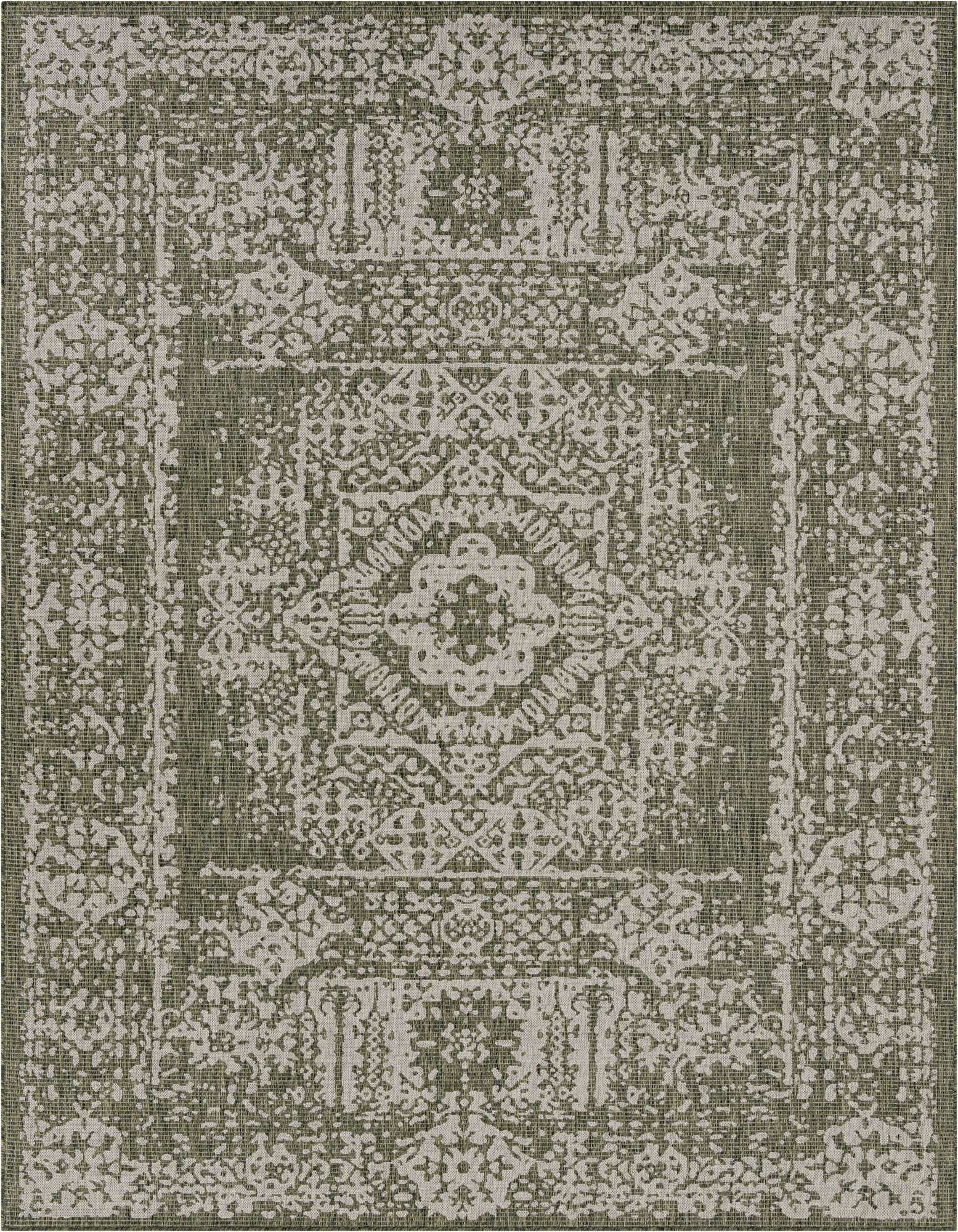 7' 10 x 10' Easy-Clean Traditional Indoor / Outdoor Rug