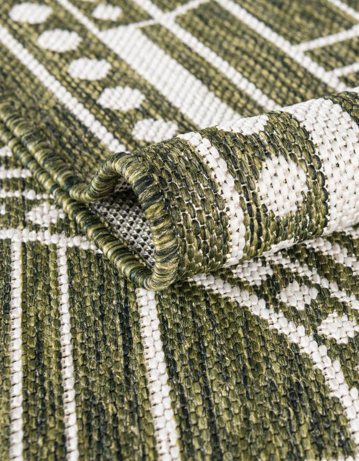Detail image of 10' x 14' Easy-Clean Traditional Indoor / Outdoor Rug