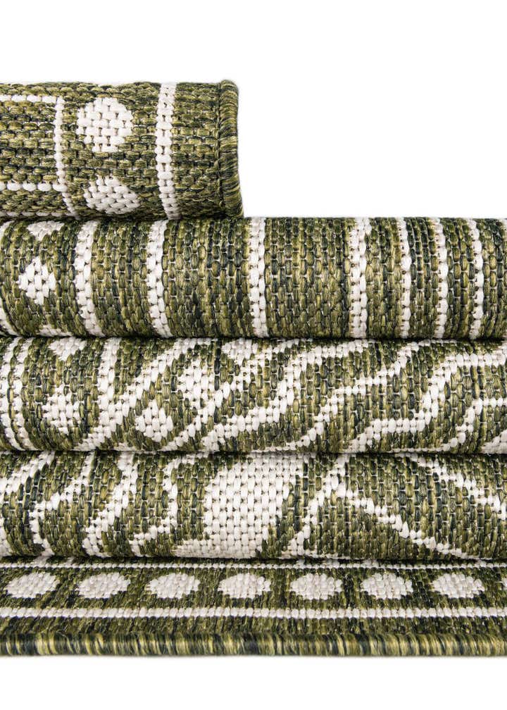 10' x 14' Easy-Clean Traditional Indoor / Outdoor Rug