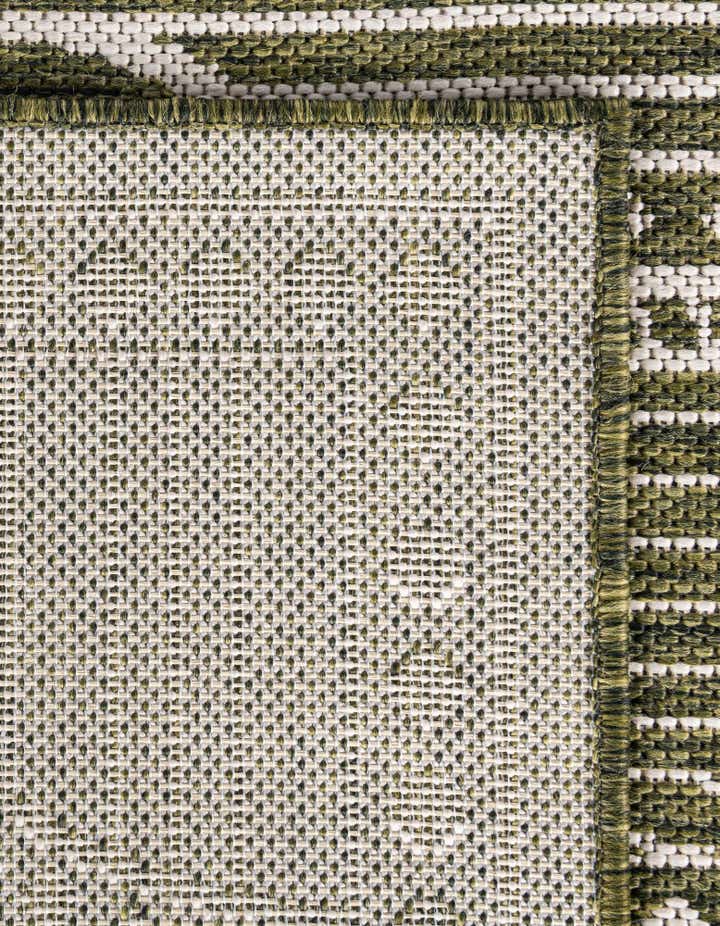 5' 3 x 8' Easy-Clean Traditional Indoor / Outdoor Rug