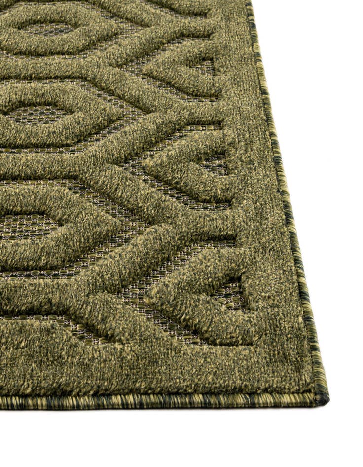 Detail image of 7' 10 x 10' Easy-Clean Trellis Textured Indoor / Outdoor Rug