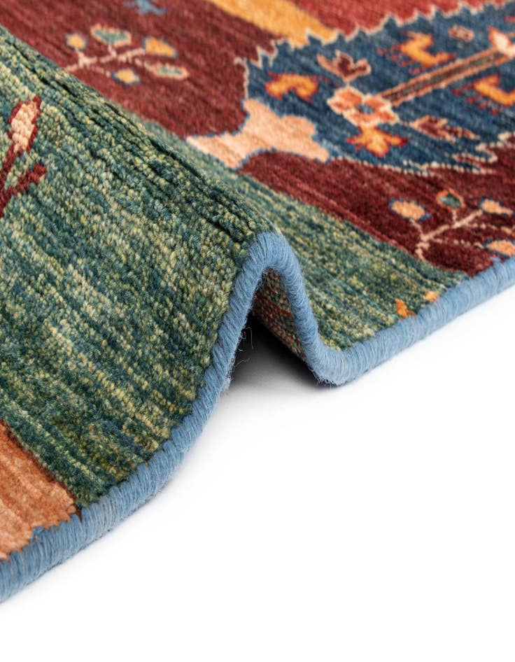 Detail image of 5' 6 x 8' Rubin Wool Rug