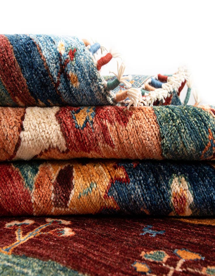 Detail image of 5' 6 x 8' Rubin Wool Rug