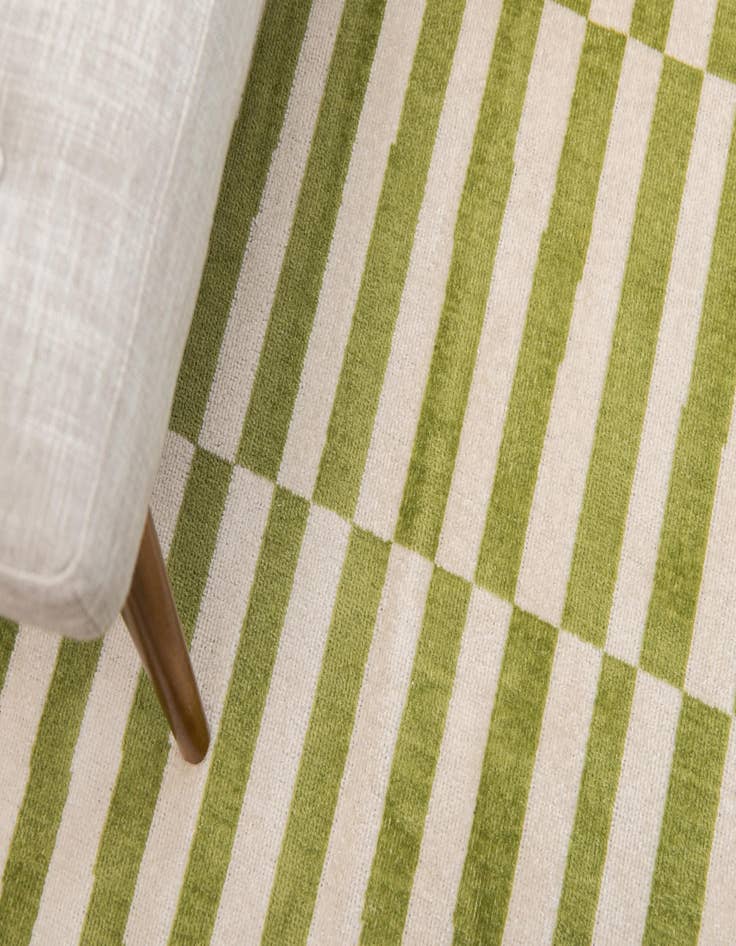 Detail image of 6' x 9' SoHo Rug