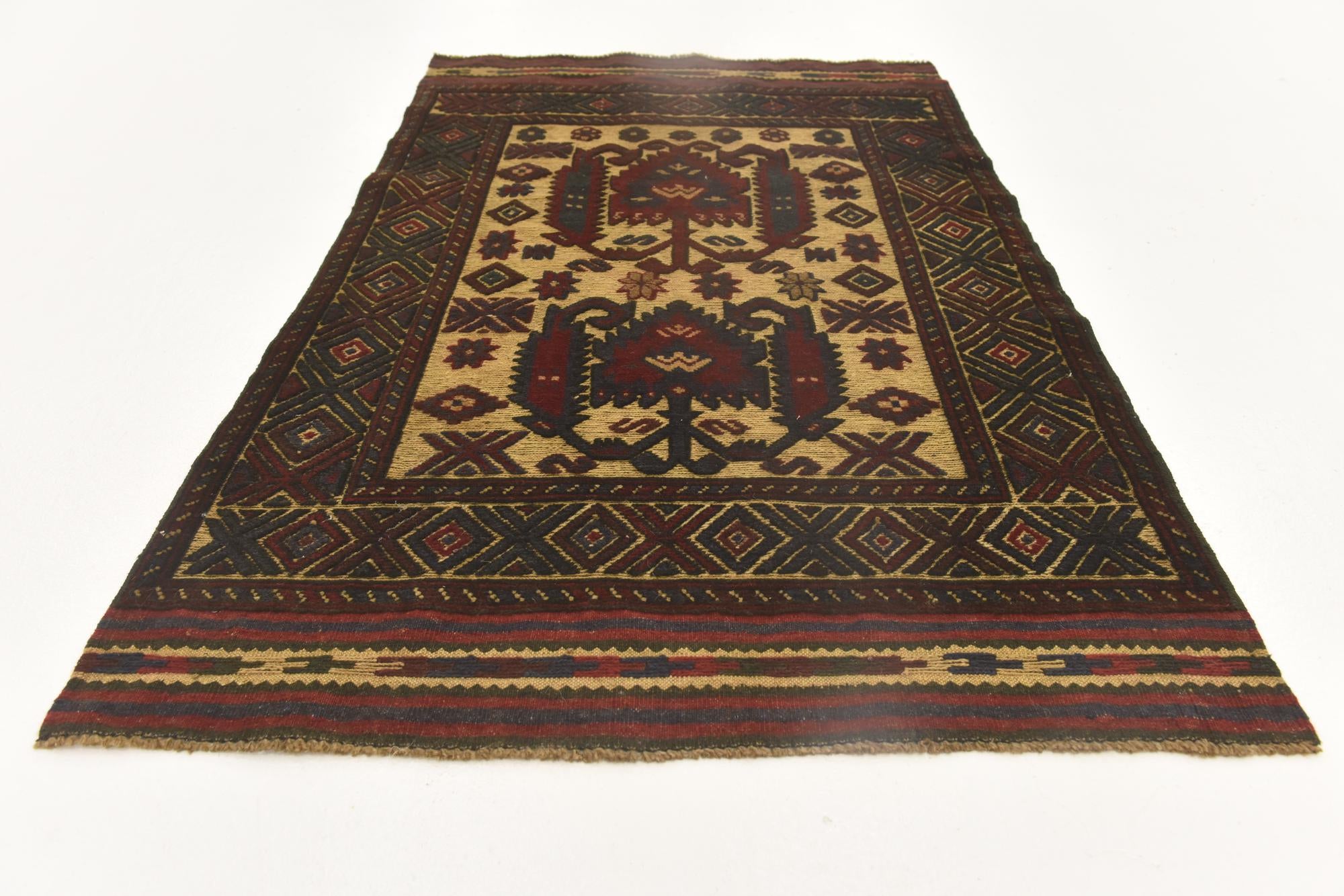 2' 10 x 4' 5 Hand Knotted Sumak Wool Rug