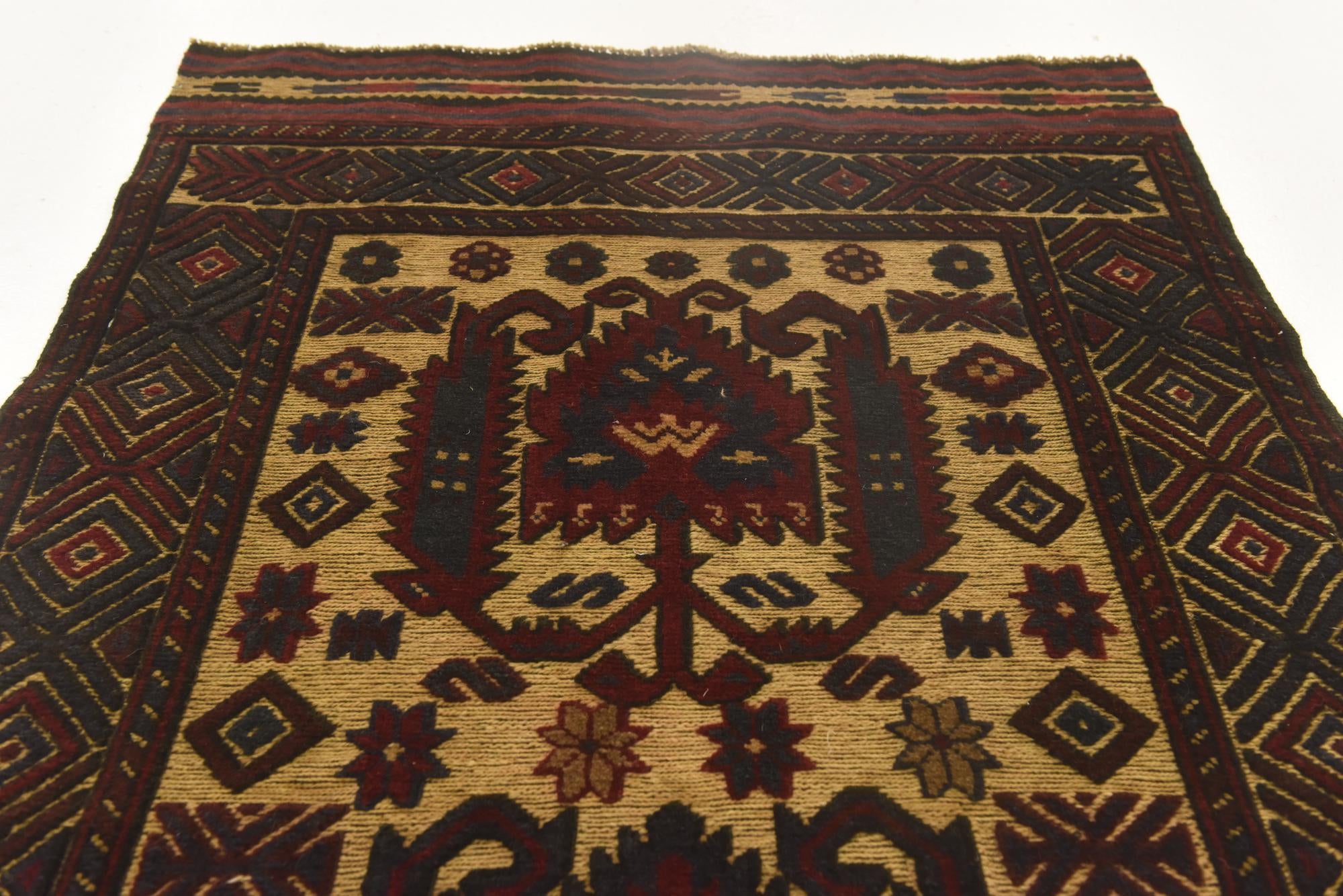 2' 10 x 4' 5 Hand Knotted Sumak Wool Rug