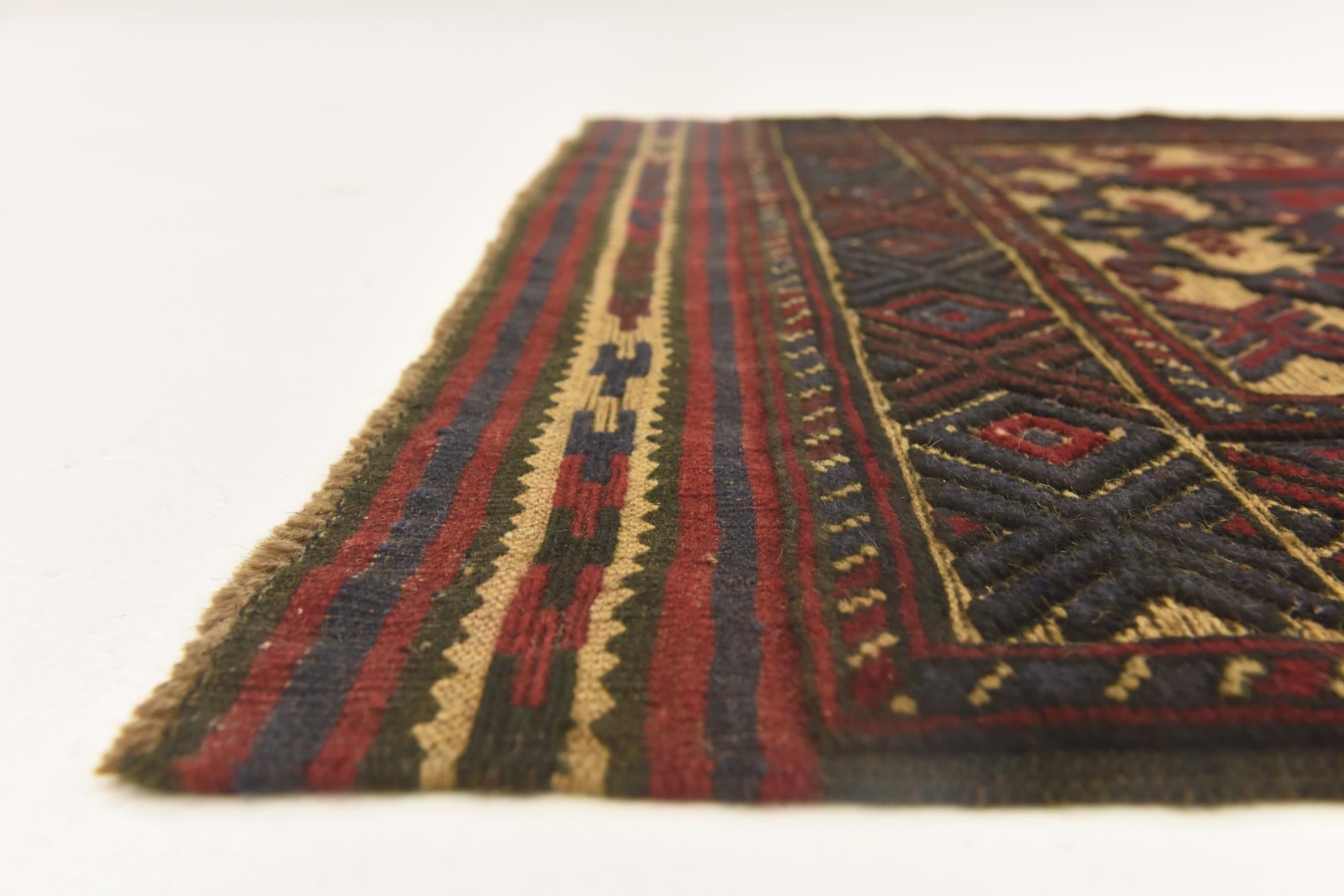 2' 10 x 4' 5 Hand Knotted Sumak Wool Rug