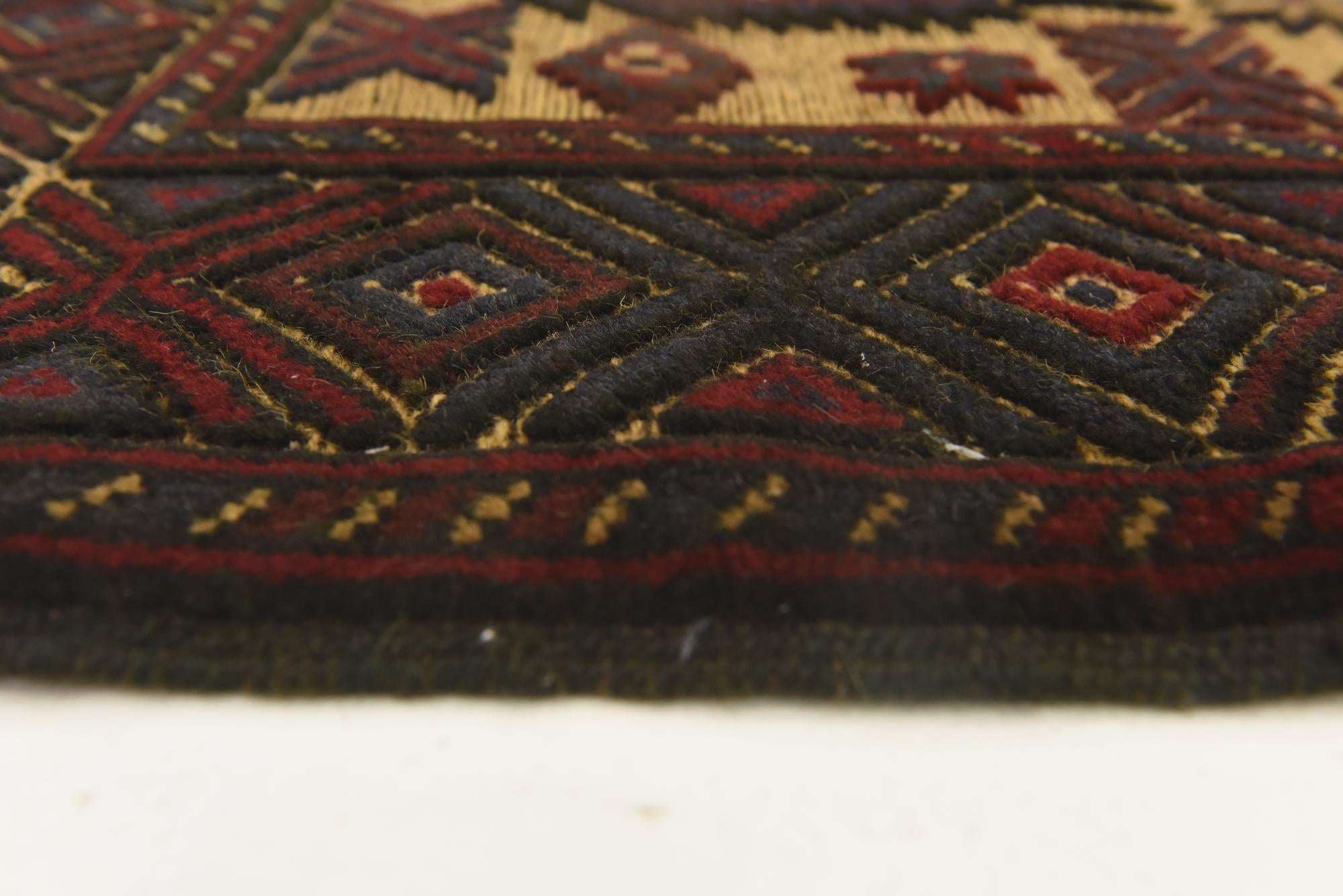 2' 10 x 4' 5 Hand Knotted Sumak Wool Rug