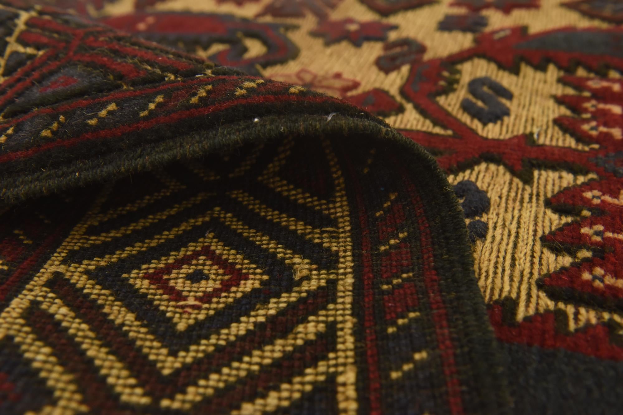 2' 10 x 4' 5 Hand Knotted Sumak Wool Rug