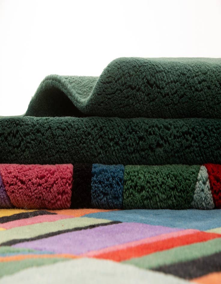 Detail image of 6' 9 x 9' 9 Tibeter Rug