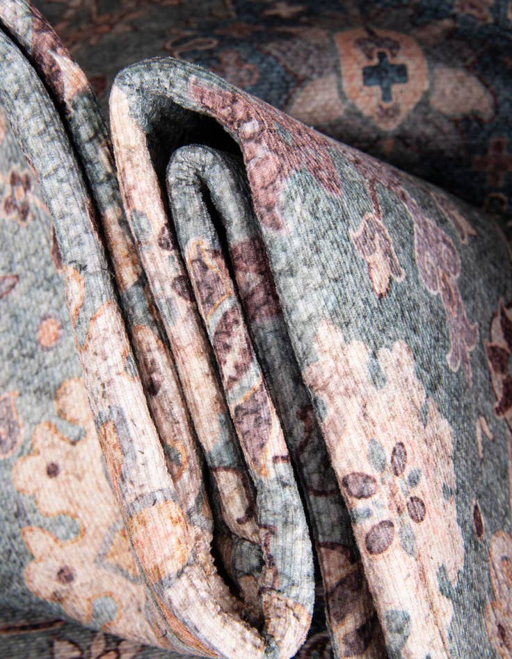 Detail image of 4' 1 x 6' 1 Washable Timeless Rug