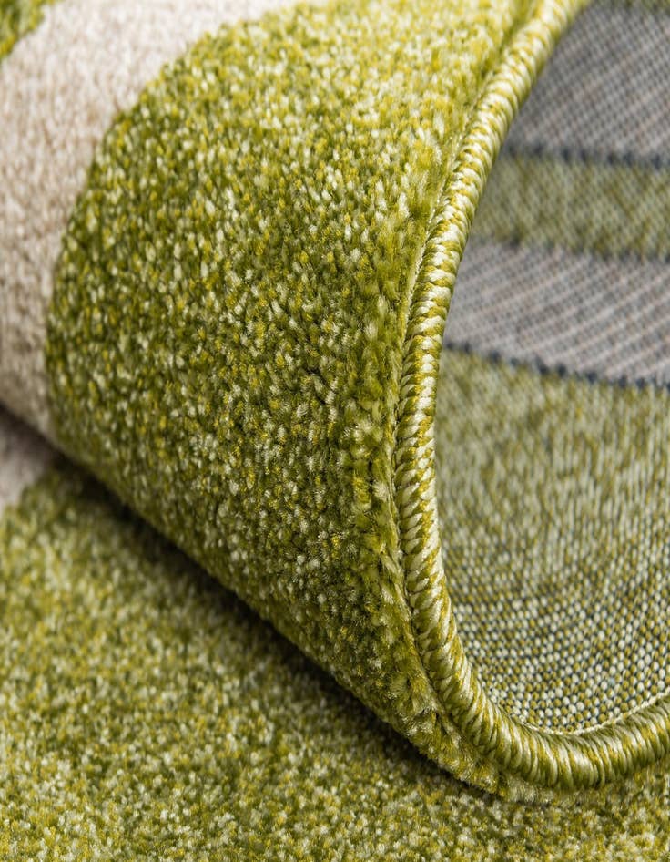 Detail image of 7' x 10' Trellis Rug