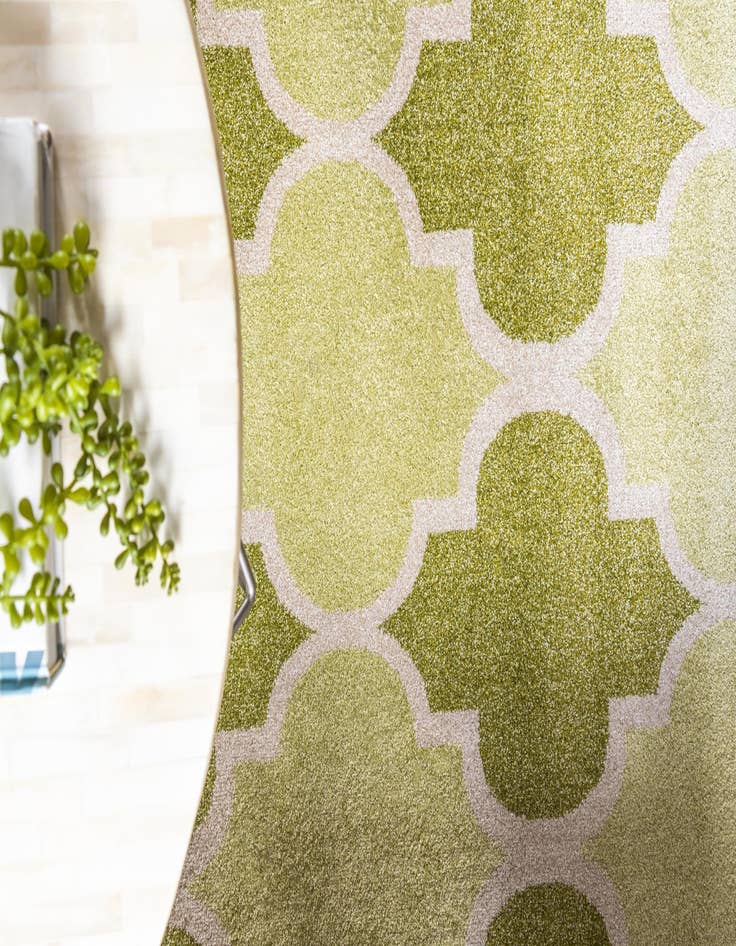 Detail image of 7' x 10' Trellis Rug