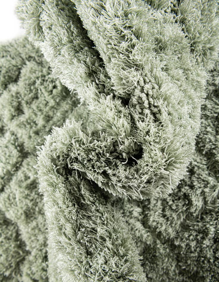 Detail image of 9' x 12' 2 Trellis Shag Rug
