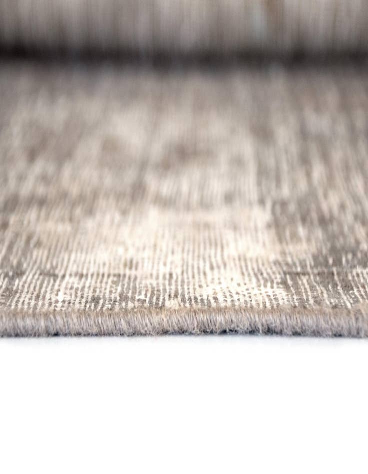 Detail image of 5' 8 x 6' 11 Vintage Royal Wool Rug